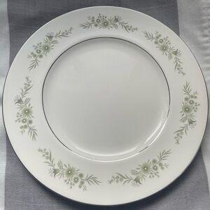 Westbury Wedgwood White and Green Floral Dinner Plate